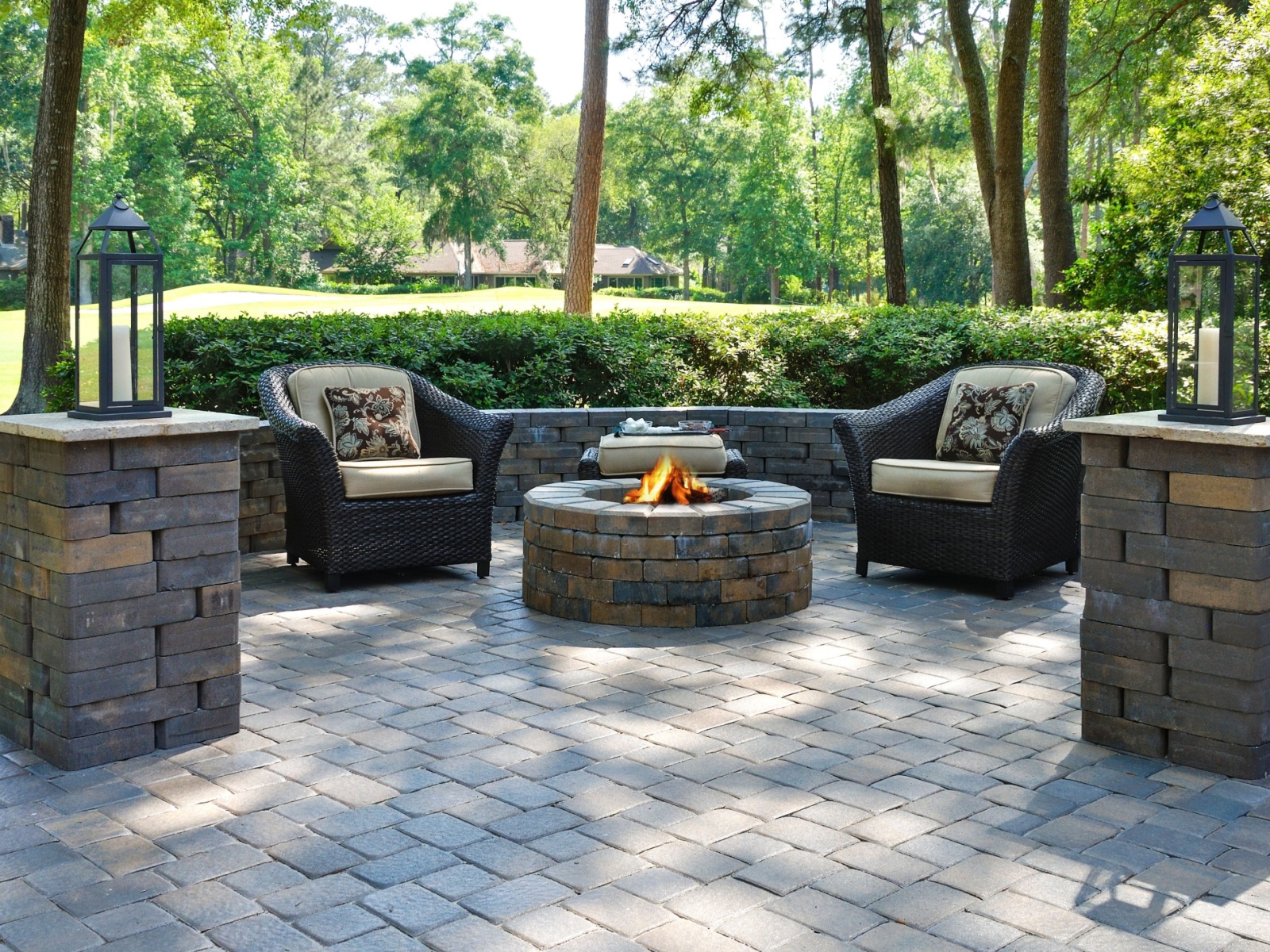 Create Stunning Outdoor Spaces by Choosing the Right Pavers